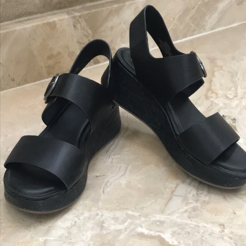 Women’s Black Wedge Sandals - Sleek Platform Comfort